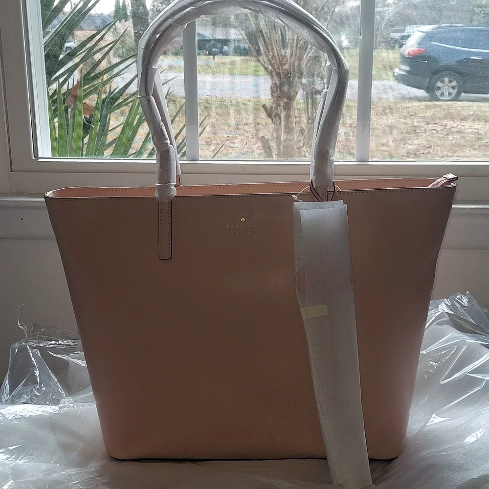 Kate Spade large tote - Picture 1 of 12